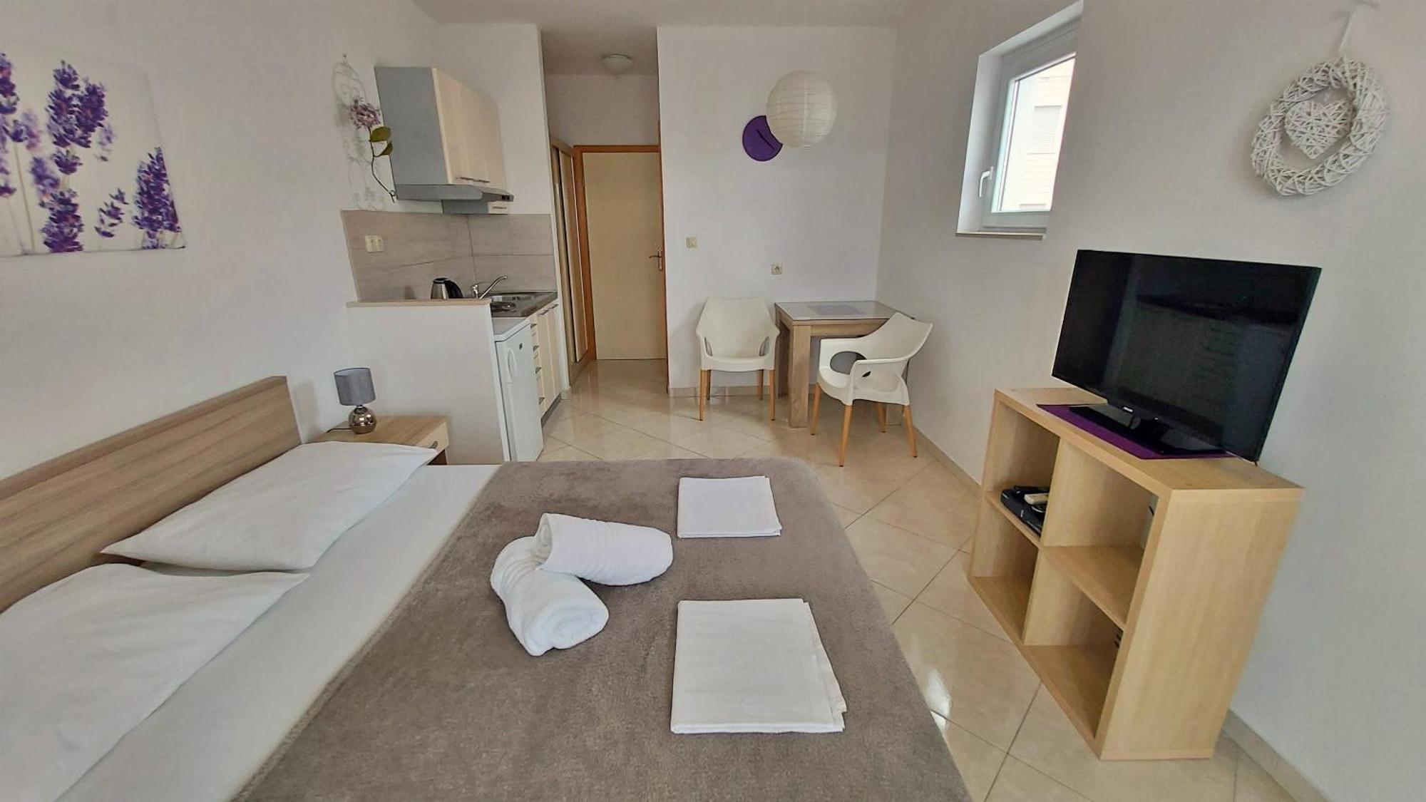 Apartments Nemira أوميس الغرفة الصورة