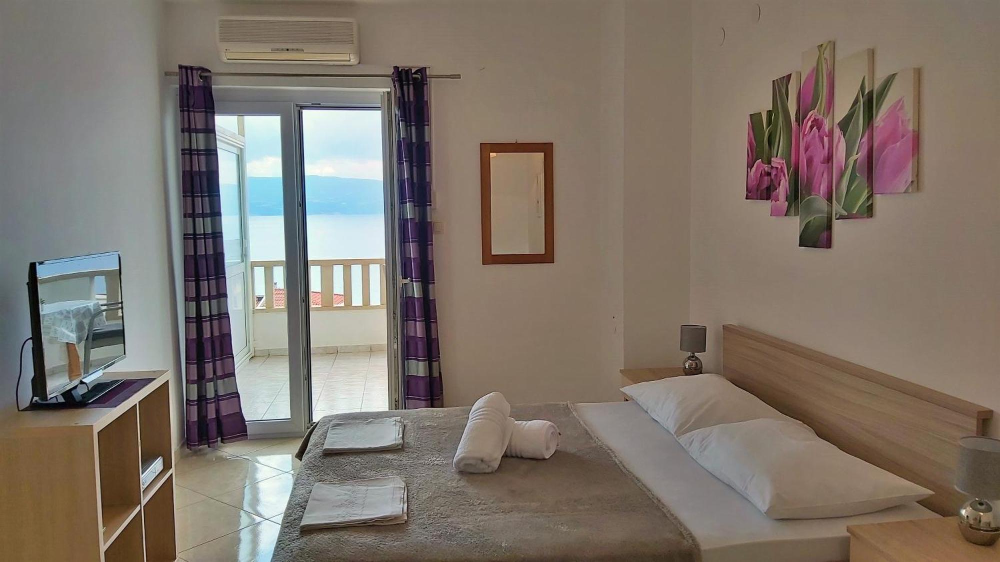 Apartments Nemira أوميس الغرفة الصورة